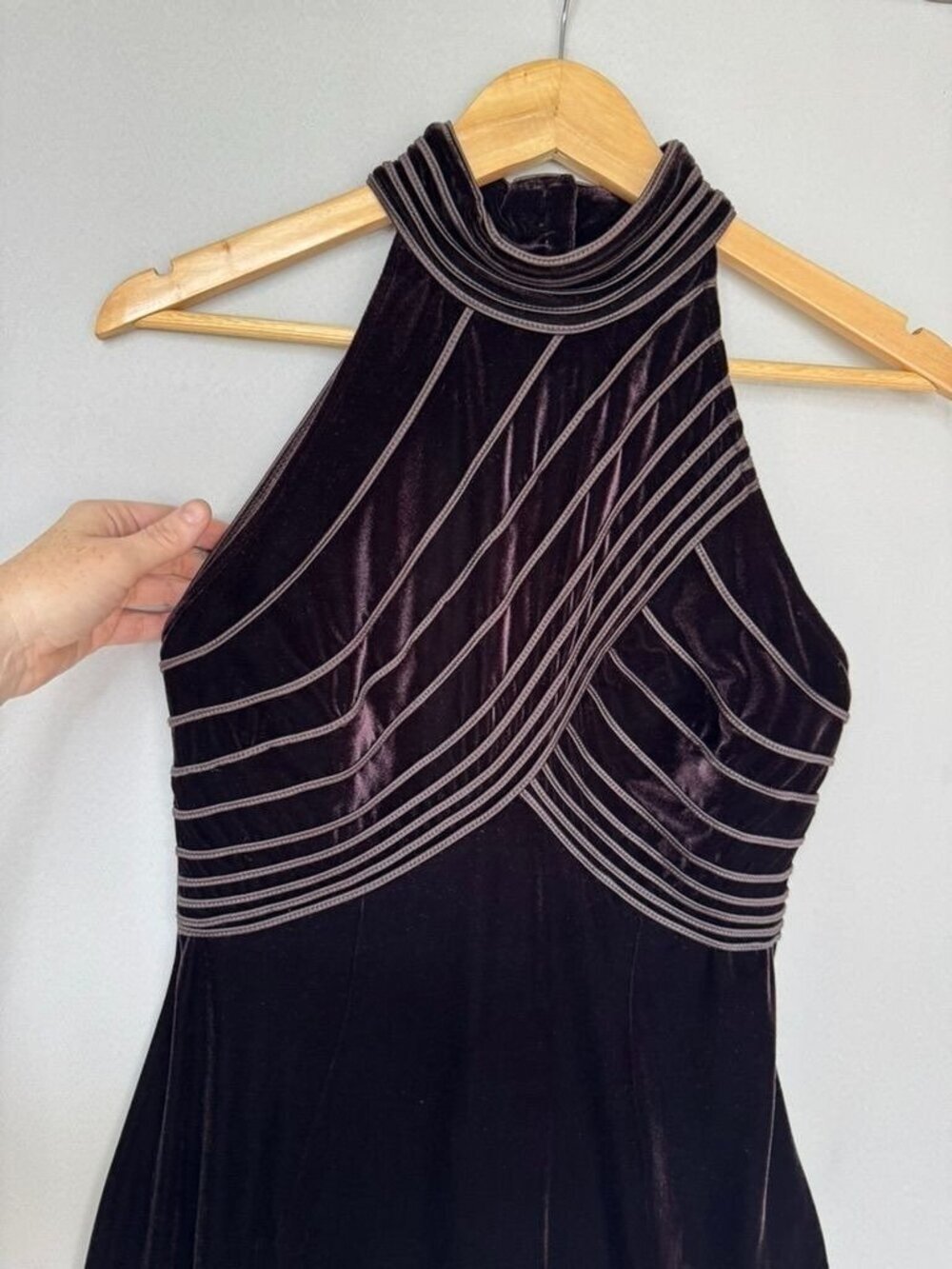 90s Vintage Tadashi Shoji CACHE Burgundy Stretch Velvet Halter Maxi Dress Large - Picture 3 of 13